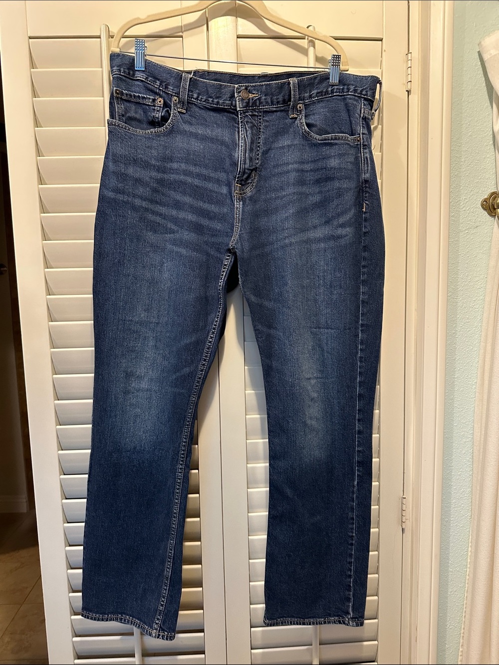 Old Navy Straight-Leg Jeans in Dark Blue Denim